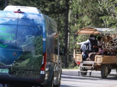 Bus miał wozić turystów do Morskiego Oka. Uległ awarii i utknął na trasie