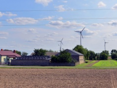 Fundusz wypłat dla sąsiadów wiatraków w ręce gmin. "To one dysponują odpowiednimi narzędziami"