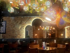Nowa restauracja SPHINX Za Murami. Tu pod tykwandolem zjesz shoarmę i steka