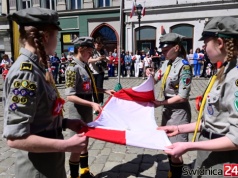 Uroczyście i tanecznie Świdniczanie świętowali Dzień Flagi