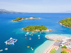 Odkryj najpiękniejszą część Albanii 😍 Loty, noclegi ze śniadaniami w Ksamil i auto za 906 PLN 🏖️🇦🇱
