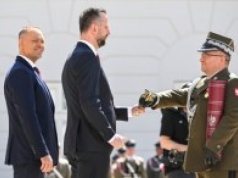Prezydent wręczył nominacje generalskie. "Poruszający i symboliczny moment"