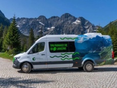 Elektrobusy przyjechały nad Morskie Oko. Jeden już zdążył się zepsuć