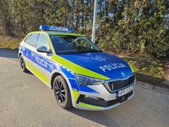 Pędził przez miasto do szpitala. Pomogła policyjna eskorta