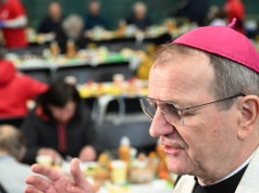 "Treści bardzo problematyczne". Arcybiskup apeluje ws. edukacji zdrowotnej