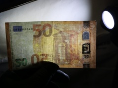 Akcja ABW pod Warszawą! Zlikwidowano linię produkcyjną fałszywych banknotów. Zabezpieczono materiały, które pozwoliłyby wytworzenie falsyfikatów o wartości 360 mln EURO