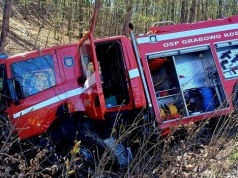 Tragiczny wypadek pod Kościerzyną. Auto zderzyło się z wozem strażackim, jedna osoba nie żyje