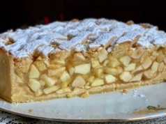 Smakuje jeszcze lepiej niż wygląda. Pyszna szarlotka na wyjątkowe okazje