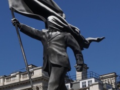 W nocy i nielegalnie zainstalowano w centrum Londynu pomnik zrobiony przez Banksy’ego