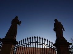Satanistyczne napisy na sanktuarium w Kalwarii Zebrzydowskiej. Policja szuka sprawców