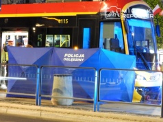 Śmiertelne potrącenie pieszej przez tramwaj na Marszałkowskiej w centrum Warszawy