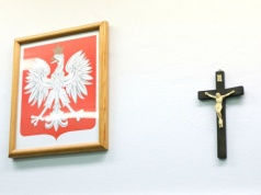 Ile zarabia katecheta w szkole? Wysokość pensji nauczycieli religii potrafi zaskoczyć