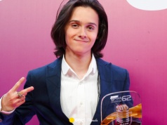 Wygrał na festiwalu w Opolu, teraz pisze maturę. Zdradza, jakie ma plany na studia