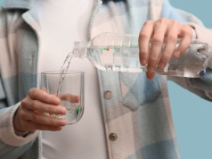 Jak usunąć mikroplastik z wody? Naukowcy podali prostą metodę