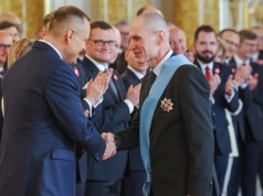Andrzej Poczobut odebrał order Orła Białego od prezydenta Nawrockiego