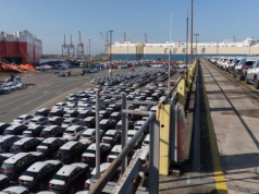 Trump znów uderza w europejską motoryzację. Cła na auta z UE mają wzrosnąć do 25 proc.