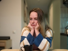 Boli niemal tak bardzo jak rozstanie. “Ulotnili się z mojego życia”