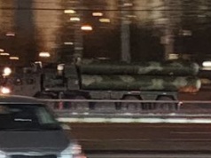 Suną przez Moskwę. Mają jeden cel