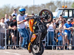 Ryk motocykli rozbrzmiał w Kazimierzu Biskupim. Pokazy, koncert i msza polowa