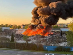 Kłęby czarnego dymu nad Gliwicami. Pożar w byłej fabryce