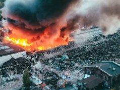 Kłęby czarnego dymu nad Gliwicami. Trwa walka z ogromnym pożarem