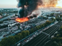 Wielki pożar w Gliwicach. Dogaszanie potrwa do rana