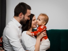 "Nie jest lekko być mamą na wózku". Zdecydowała się na macierzyństwo po fatalnym wypadku