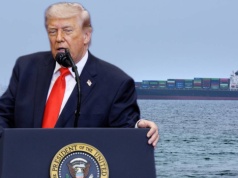 Tankowiec trafiony "nieznanymi pociskami". Wcześniej Trump ogłosił "Projekt Wolność"