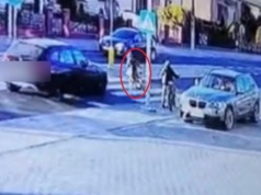 Kierowca BMW potrącił 10-latka na pasach i uciekł. Policja publikuje nagranie
