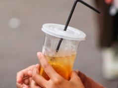 Plastikowe słomki wciąż dostępne mimo SUP