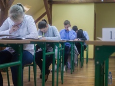 Matury 2025 startują i są rekordowe. Terminy, które musi znać każdy uczeń i rodzic