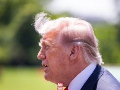 Trump przyciska Europę. Chce bardziej podnieść cła na auta z UE. Cel jest jasny