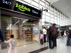 Żabka już na lotnisku. Do samolotu weźmiesz kanapkę i sushi