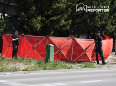 Mężczyzna zastrzelił się na środku chodnika na Bemowie. Nie żyje 83-latek