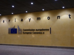 Czynownicy z Brukseli każą nam żreć do woli i cieszyć się