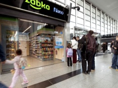 Żabka ląduje na wrocławskim lotnisku