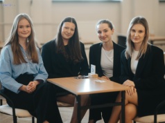 Matury w Ekonomiku. Absolwentki i absolwenci czterech klas przystąpili do egzaminu dojrzałości