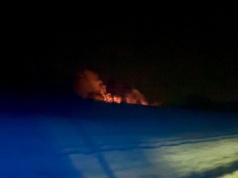 Pożar traw w Starej Wsi przy ul. Polnej - szybka akcja straży pożarnej