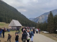 Tatrzański Park Narodowy ostrzega. Wychodzą w ciepłe i słoneczne dni