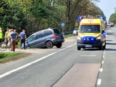 Wypadek na DK92 w Zbuczynie. Zderzenie auta osobowego z ciężarówką, droga zablokowana