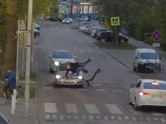 Dwie nastolatki na hulajnodze wjechały w auto. Rodzice pokryją szkodę