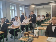 Słonie na szczęście dla maturzystów z Bujen