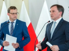 Ziobro i Romanowski uciekli do USA? Ten szczegół jest kluczowy