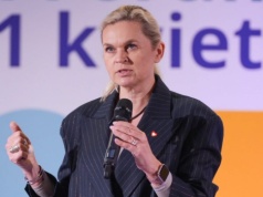 Nowacka zareagowała na tyradę Jędraszewskiego. "Zwyczajny hejter w sutannie"