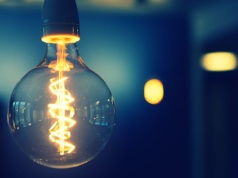 Rosną rachunki za prąd, ale firmy nadal nie kontrolują zużycia energii