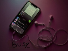 Spotify zaczyna oznaczać prawdziwych artystów, ale to raczej nie koniec generowanej przez AI muzyki