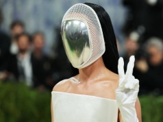 Katy Perry w dziwacznej masce na Met Gali 2026. Gdy ją zdjęła, wszyscy patrzyli tylko na jej ząb