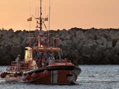 Akcja ratunkowa u wybrzeży El Hierro: 110 osób uratowanych z łodzi, w tym 20 niemowląt