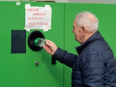 Rząd dyskryminuje wieś. Przez system kaucyjny mieszkańcy wsi płacą za jedną butelkę trzy razy