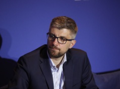 Najwięksi przyspieszają, mali muszą nadrabiać. Brak strategii nie pomaga
